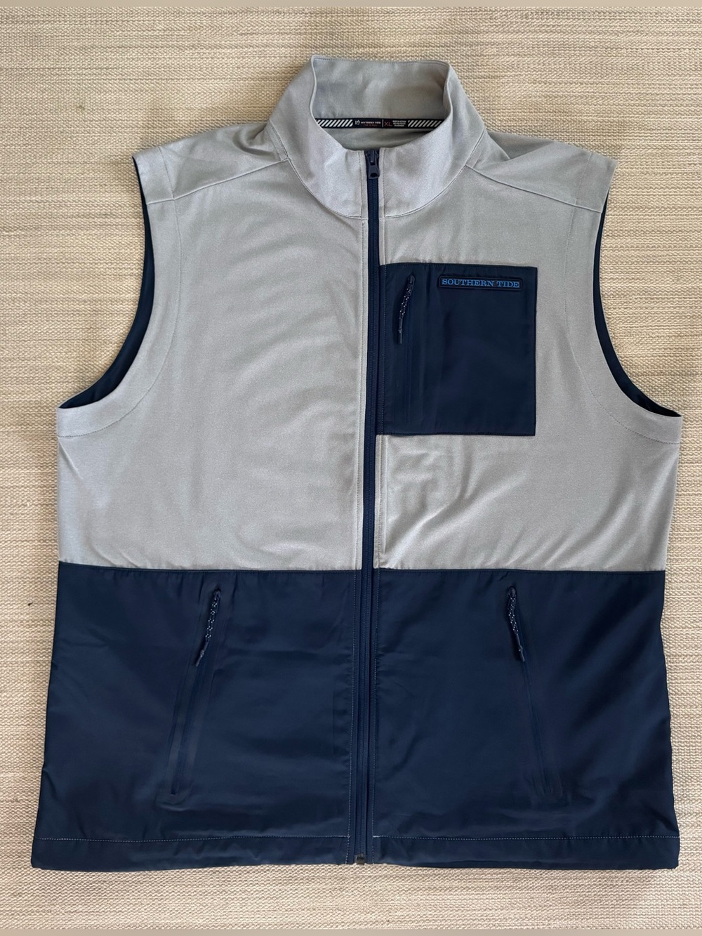 Southern Tide Sea Foam Performance grey vest full zip pockets lightweight men XL